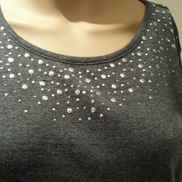 3/4 length sleeve studded sweater - Picture 2 of 2